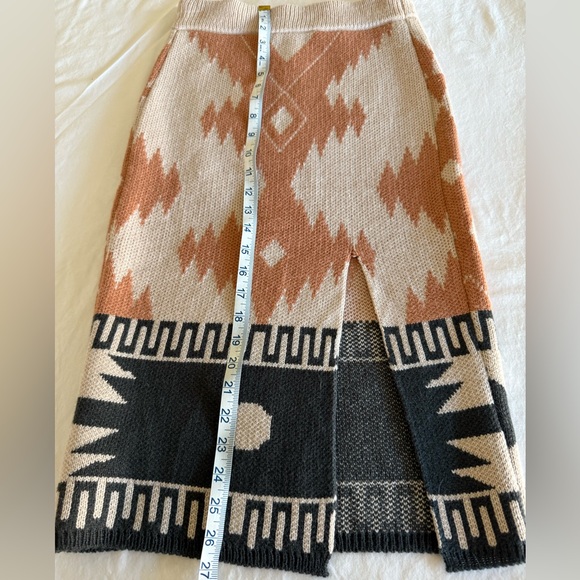SHYANNE Aztec Pattern Knit Skirt - Tan and Cream - XS - Picture 7 of 7